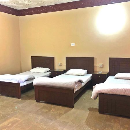 Babar House Otel Faysalabad Dış mekan fotoğraf