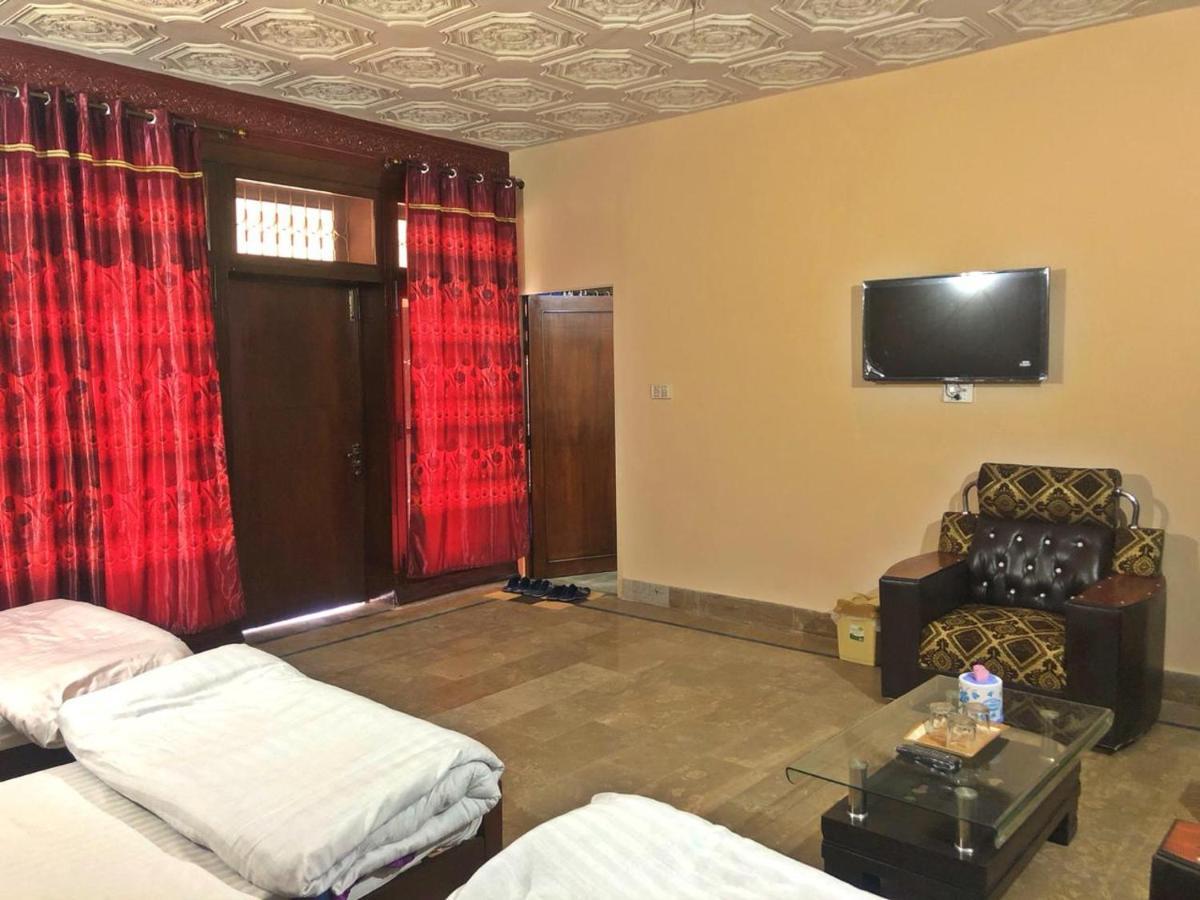 Babar House Otel Faysalabad Dış mekan fotoğraf