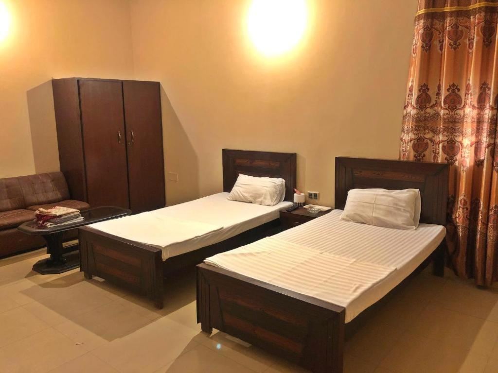 Babar House Otel Faysalabad Dış mekan fotoğraf