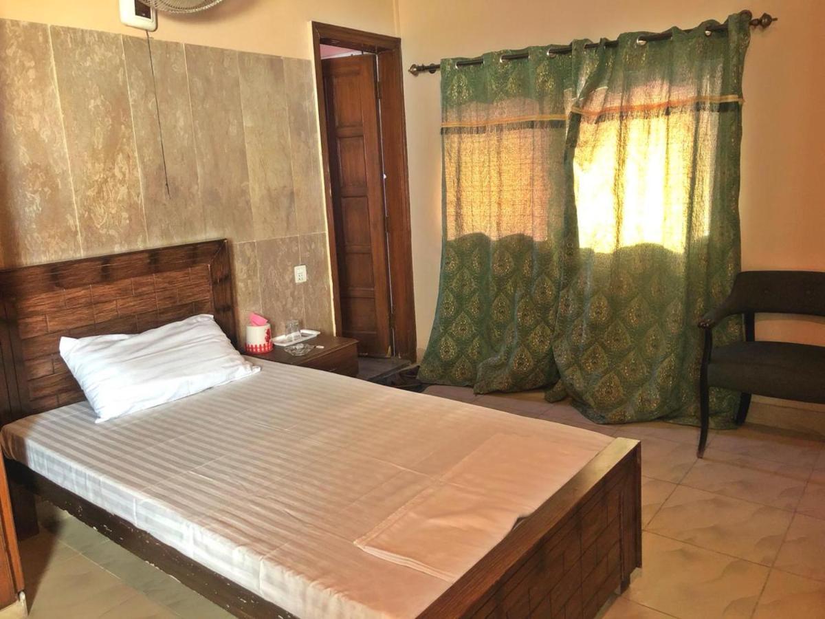 Babar House Otel Faysalabad Dış mekan fotoğraf